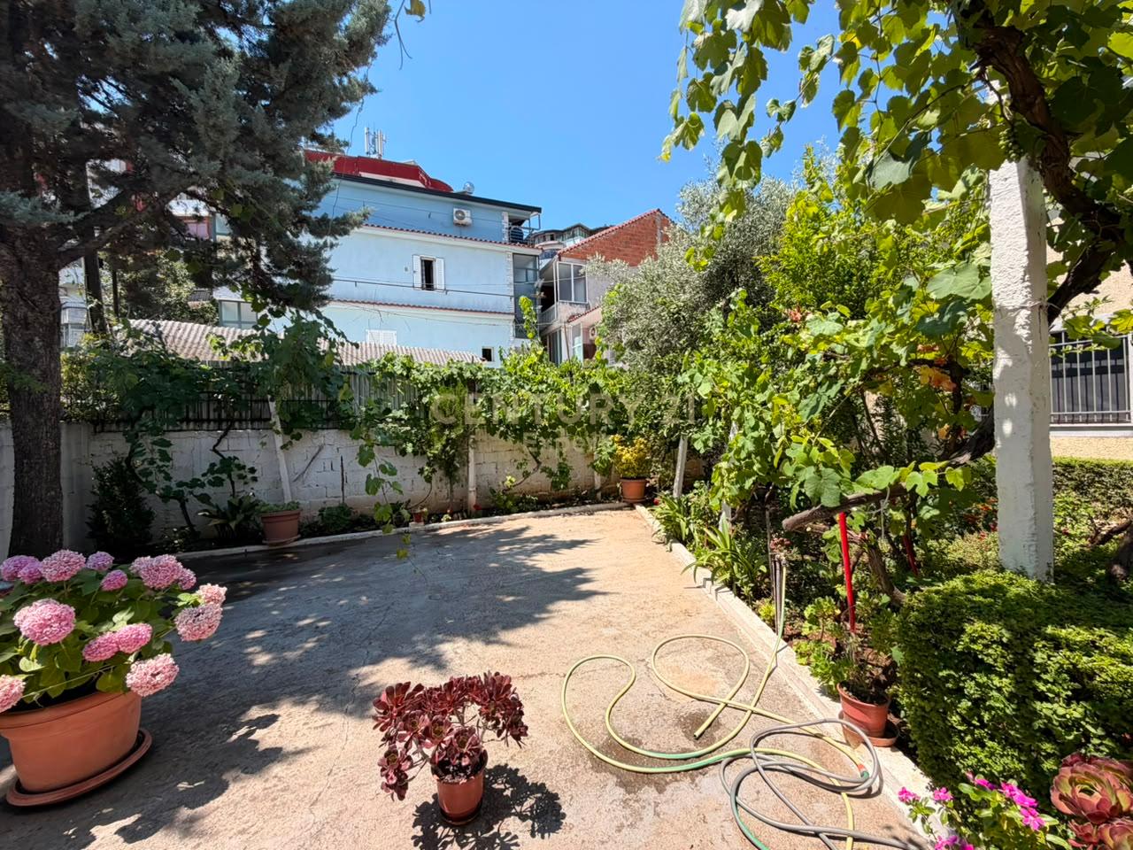 VENDIAMO TERRENO CON VILLA DI 1 PIANO A DON BOSKO!!