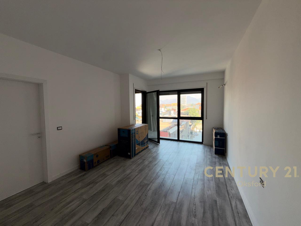 APARTAMENT 2+1+2 ME PARKIM PËR QIRA TEK ISH FUSHA AVIACIONIT
