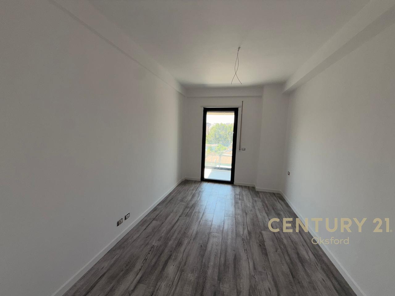APARTAMENT 2+1+2 ME PARKIM PËR QIRA TEK ISH FUSHA AVIACIONIT