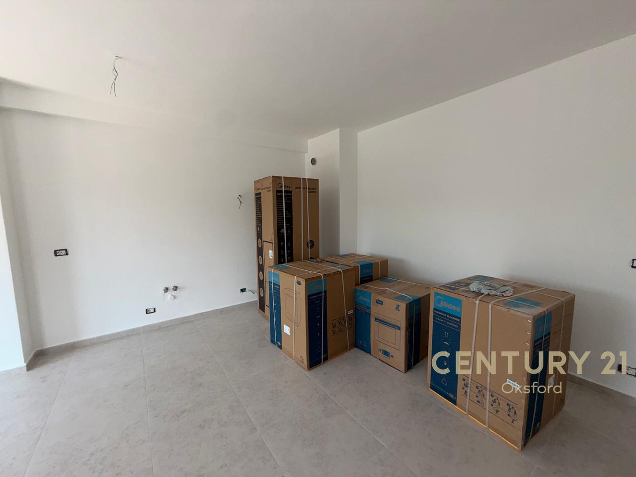 APARTAMENT 2+1+2 ME PARKIM PËR QIRA TEK ISH FUSHA AVIACIONIT