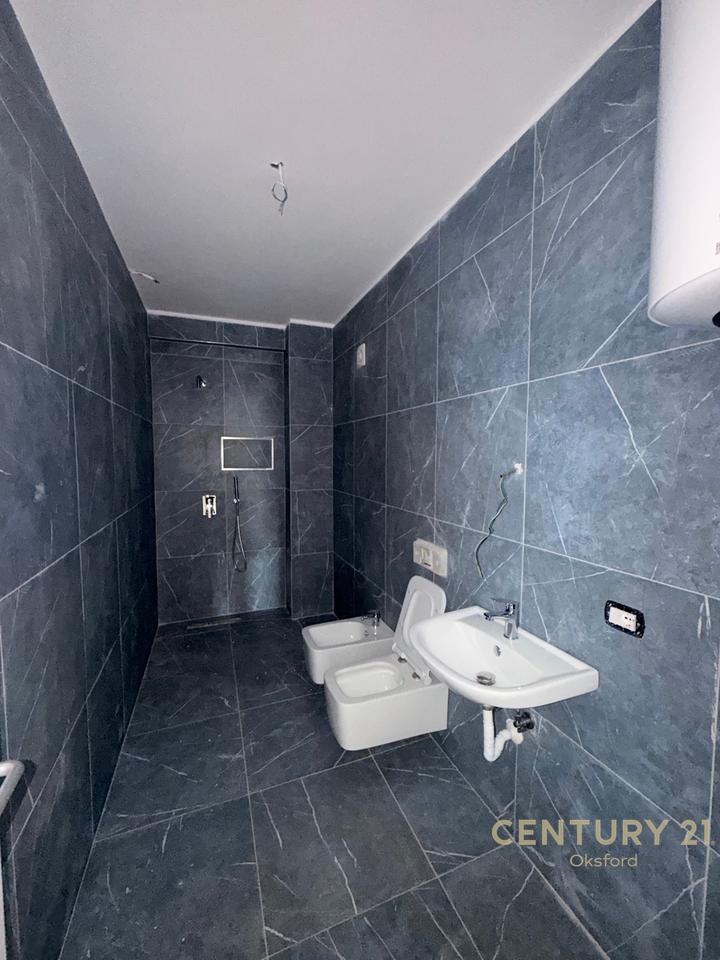 APARTAMENT 2+1+2 ME PARKIM PËR QIRA TEK ISH FUSHA AVIACIONIT