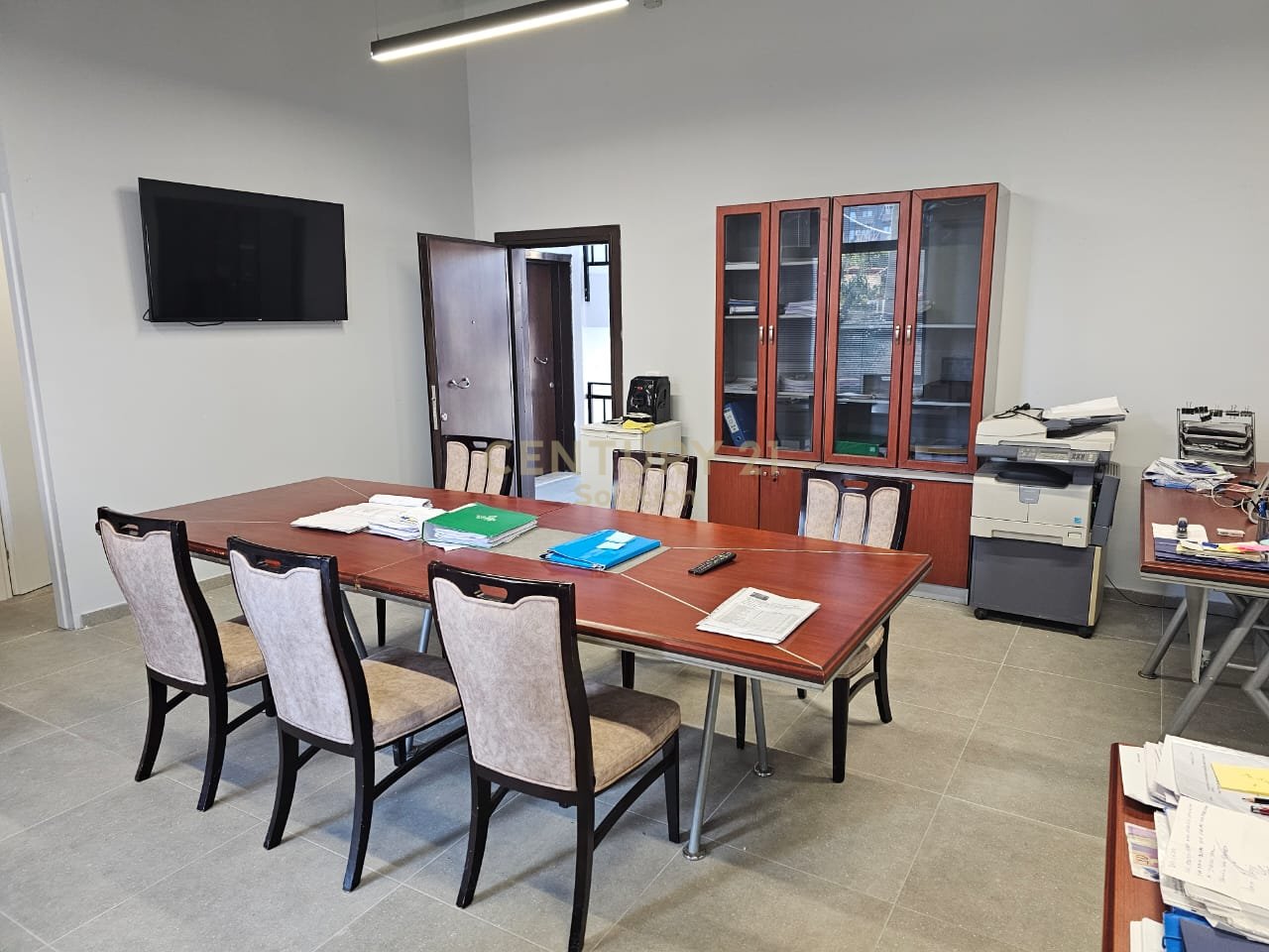 WE SELL A COMMERCIAL UNIT ON JORDAN MISJA STREET!