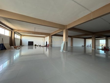 AMBIENT KOMERCIAL / SHOWROOM ME QIRA   |AUTOSTRADA DURRES-TIRANE