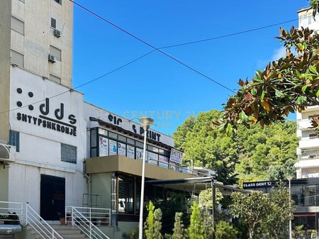 Disponojme per shitje Ambient Biznesi .
Ne rruge kryesore Vollga - Durres