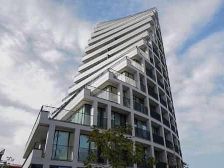 Commercial ambient open space for rent at Lake View