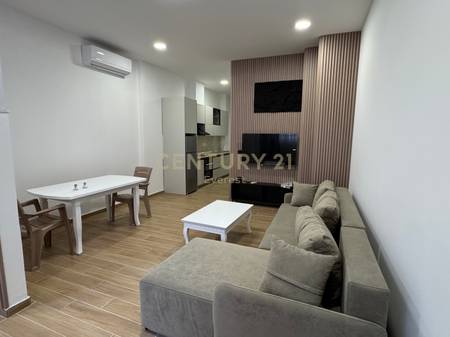 QENDER, APARTAMENT 1+1 PER SHITJE