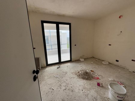 ULTIMO PIANO IN VENDITA DI UN EDIFICIO DI 4 PIANI A RADHIME!