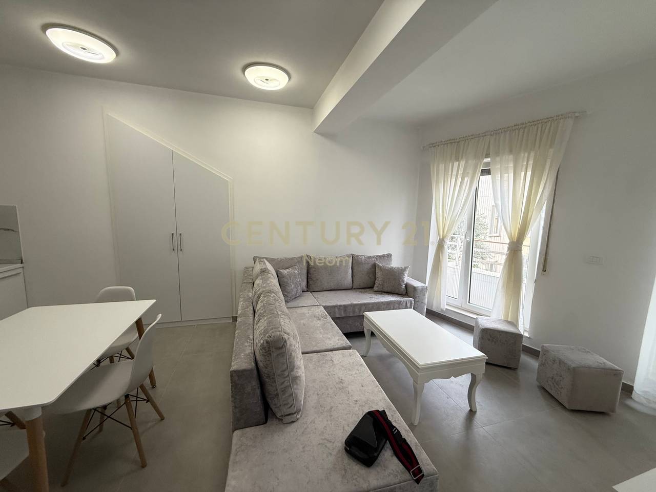 JEPET ME QIRA 2+1 Me Post Parkimi Kodra E Diellit