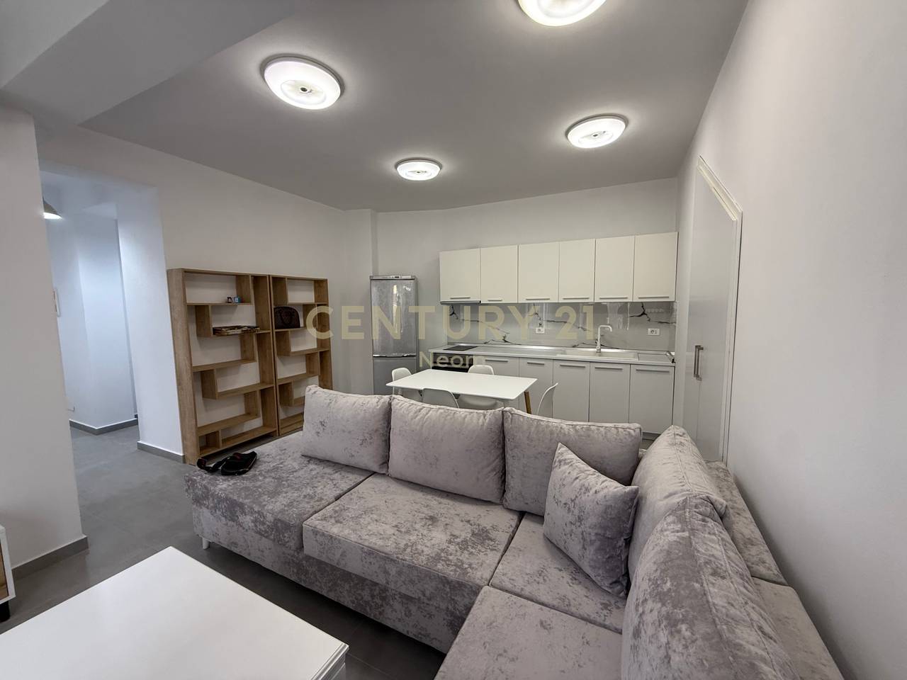 JEPET ME QIRA 2+1 Me Post Parkimi Kodra E Diellit