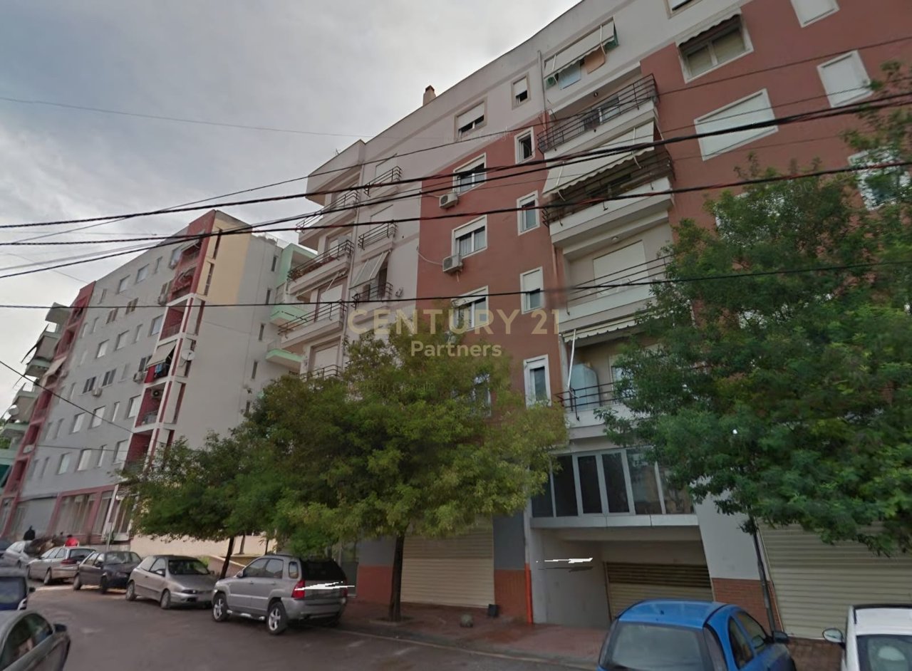 Ambient Komercial në Shitje – Zona e Ali Demi, Tiranë