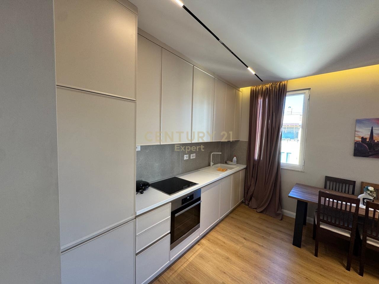 JEPET ME QERA APARTAMENT 1+1 TEK LIQENI !!