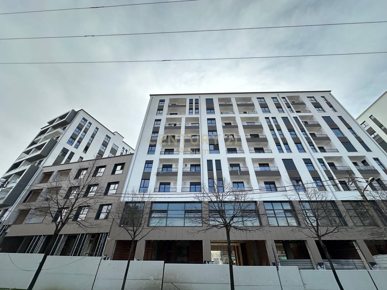 APARTAMENT 1+1 PER SHITJE NE KINOSTUDIO !