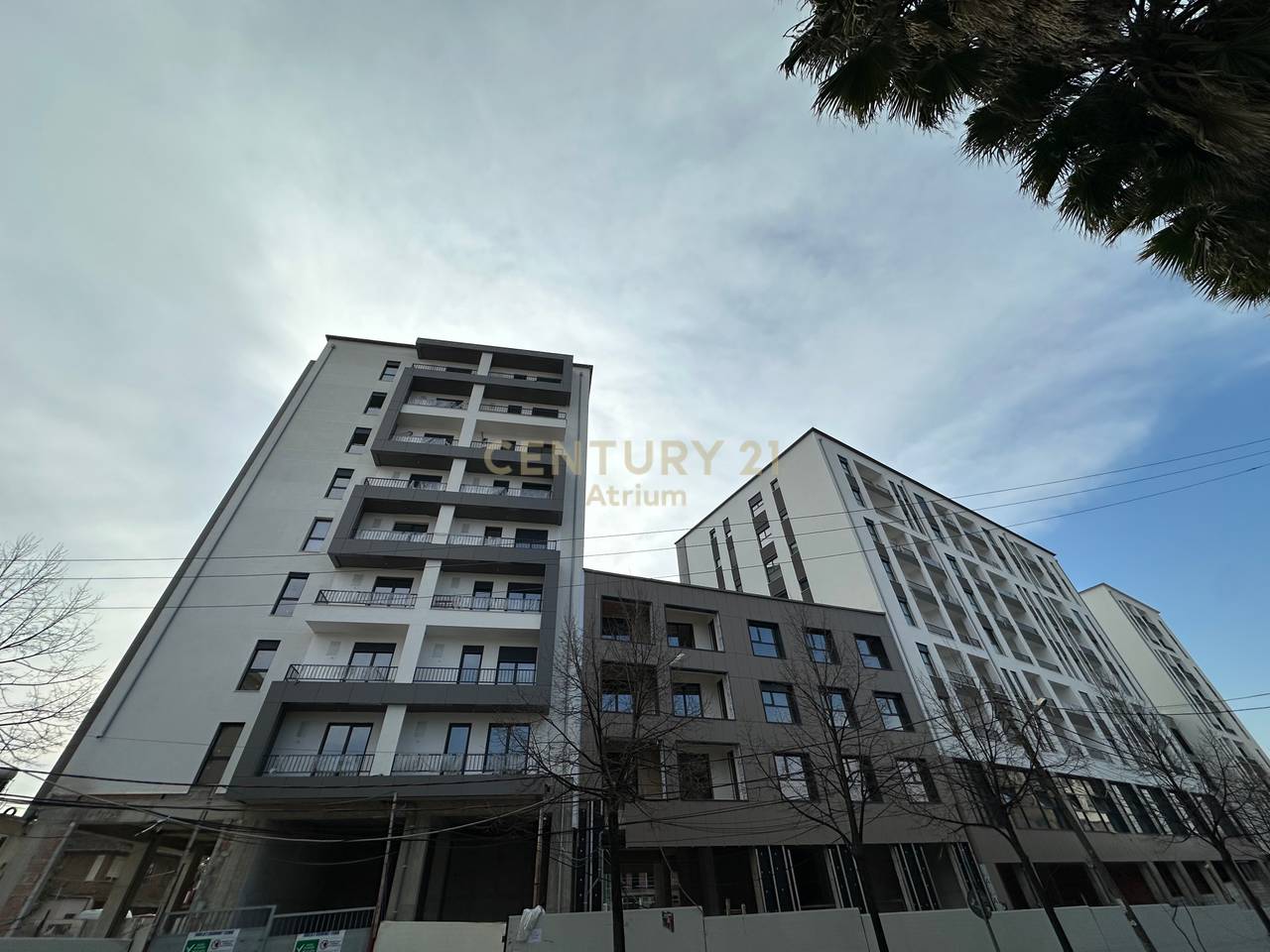 APARTAMENT 1+1 PER SHITJE NE KINOSTUDIO !