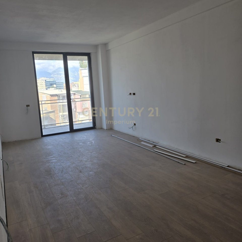 Apartament 2+1+2 me Post Parkimi te perfshire për qira – Ideal për Zyra/ Biznese të ndryshme