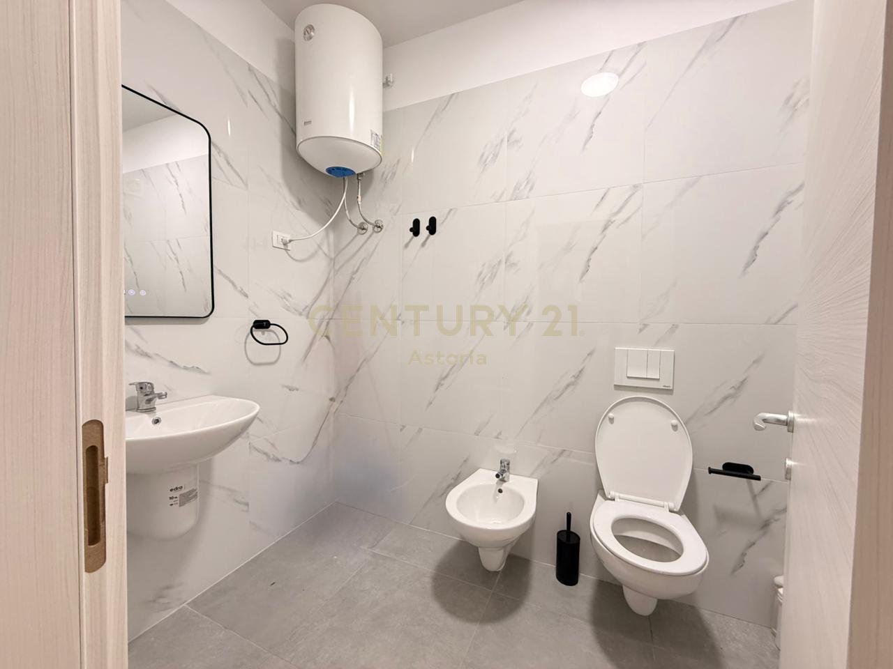 SHITET APARTAMENT 1+1 TE KOMPLEKSI E88, LAPRAKE