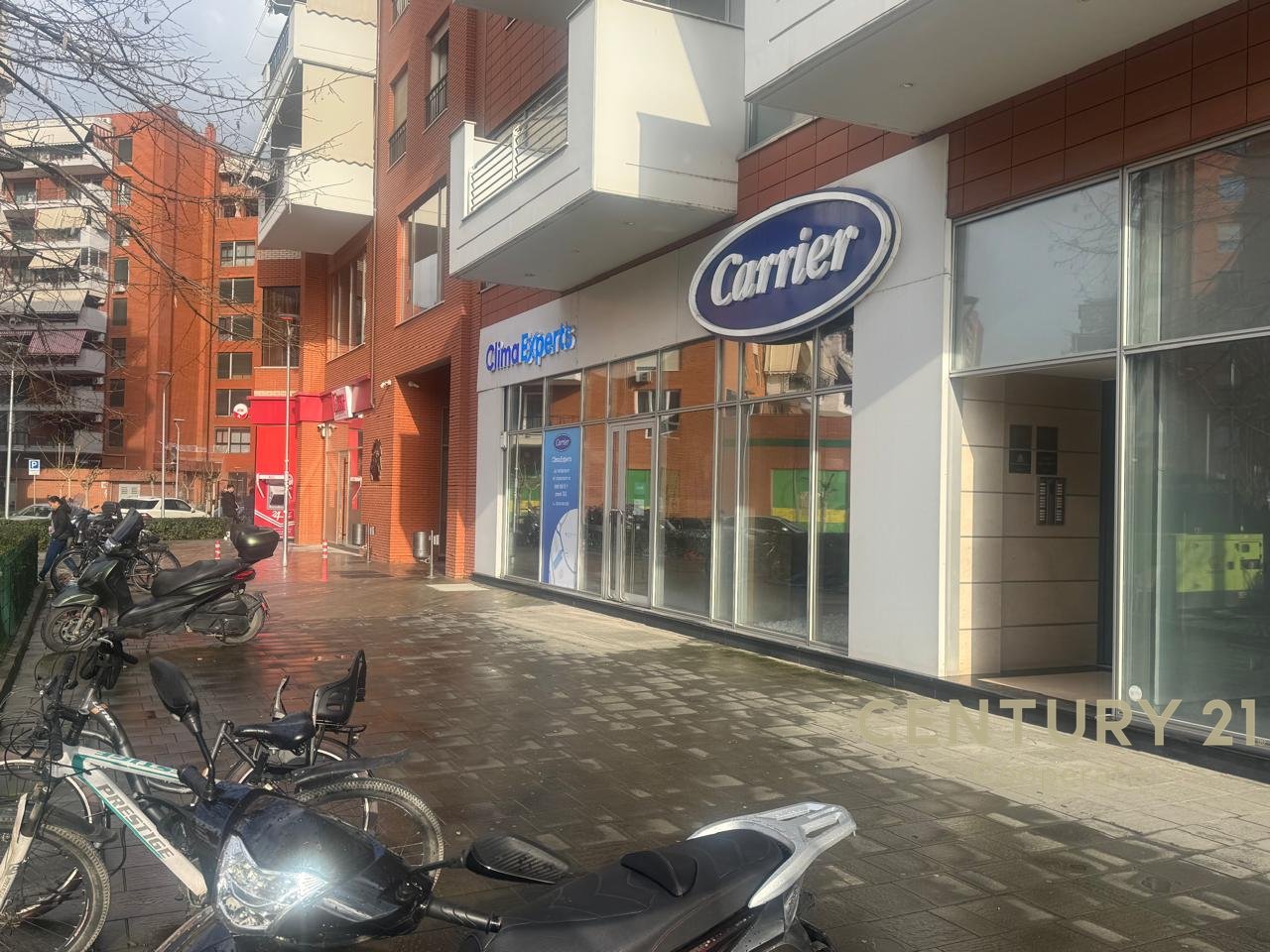 FOR RENT COMMERCIAL SPACE IN DELIJORGJI COMPLEX, TIRANA