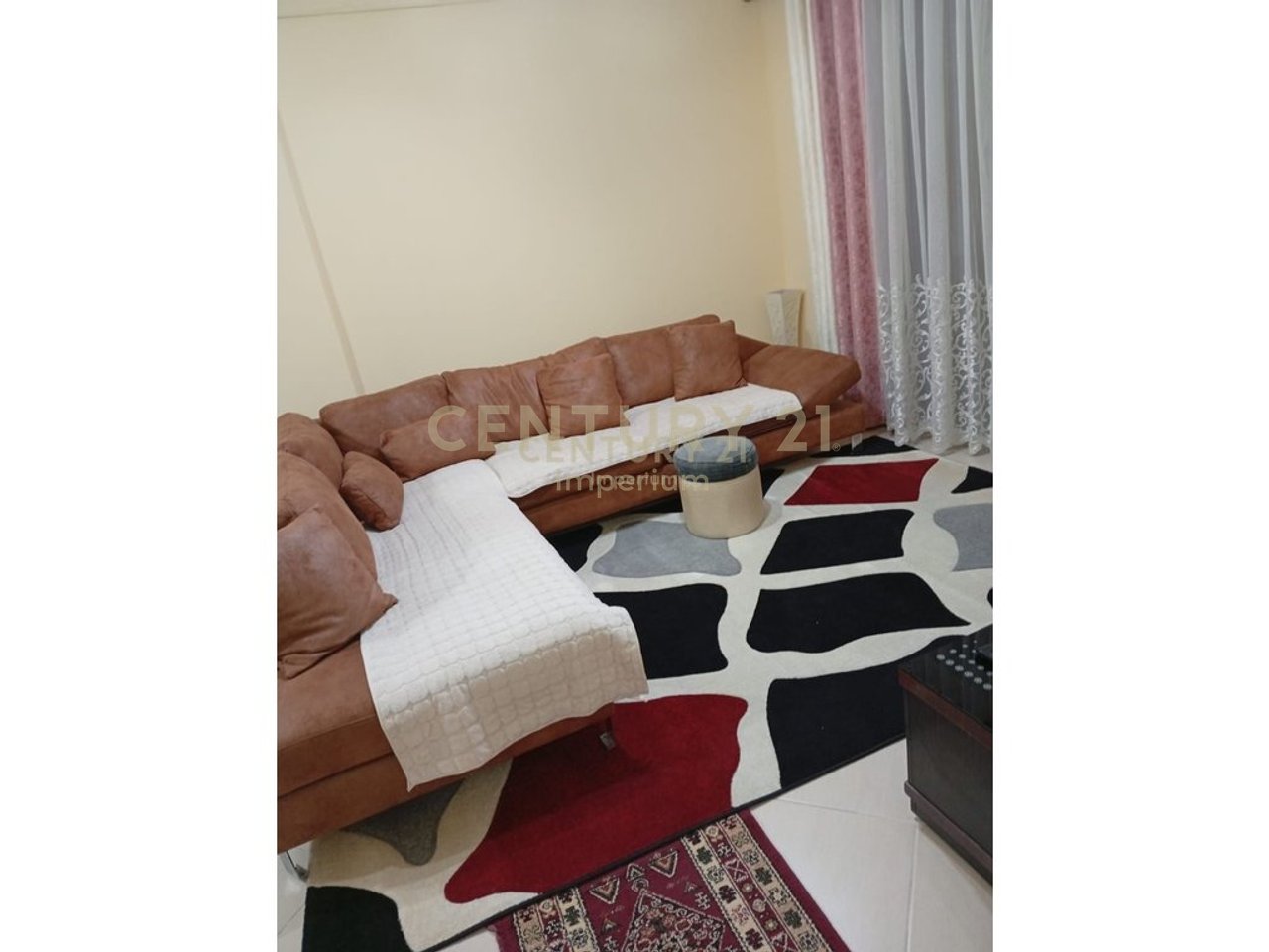 JEPET ME QIRA APARTAMENT 2+1+2, ASTIR, PRANE BAR ARTISTI