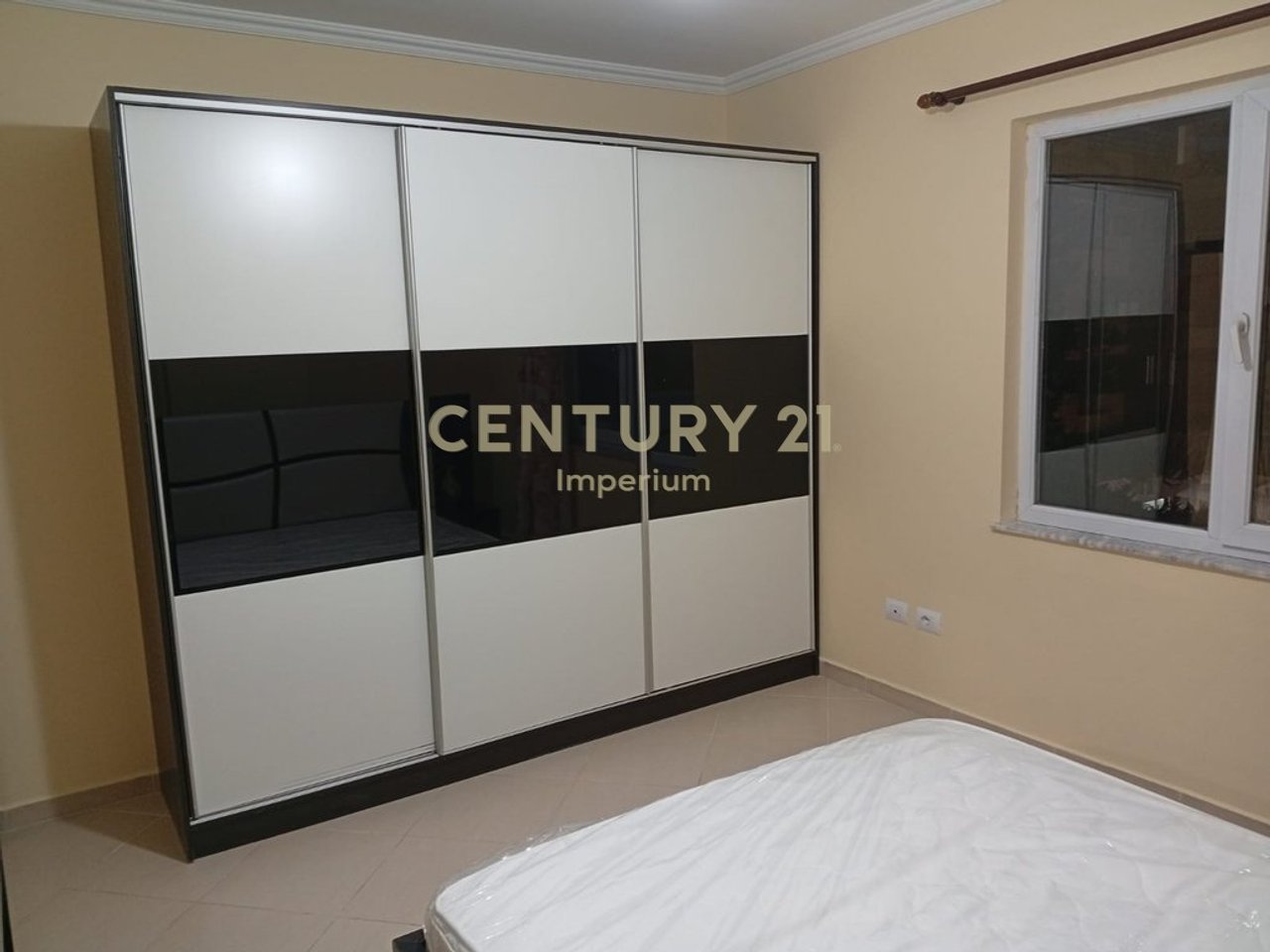 JEPET ME QIRA APARTAMENT 2+1+2, ASTIR, PRANE BAR ARTISTI