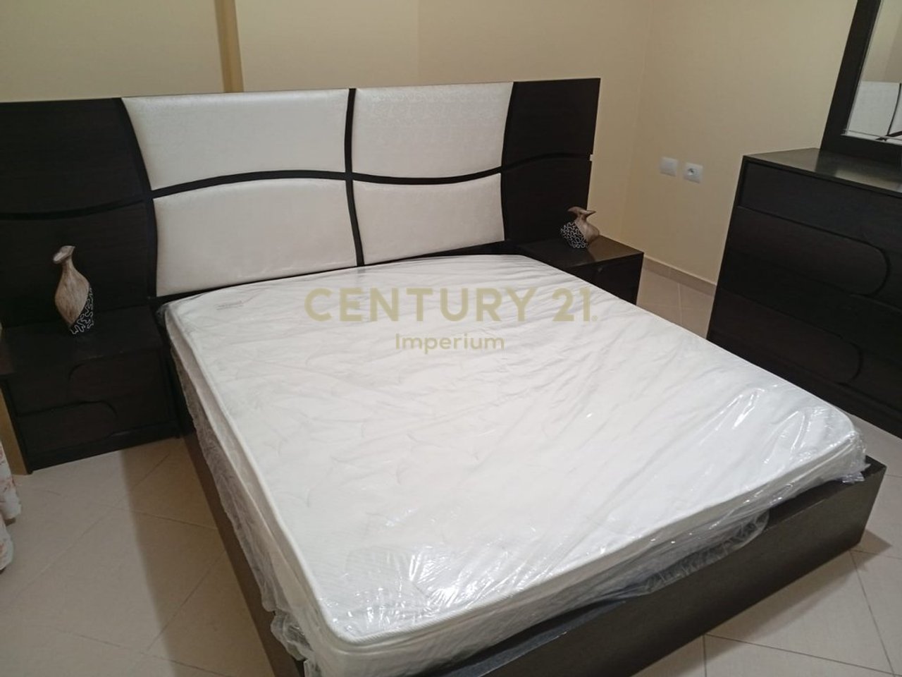 JEPET ME QIRA APARTAMENT 2+1+2, ASTIR, PRANE BAR ARTISTI