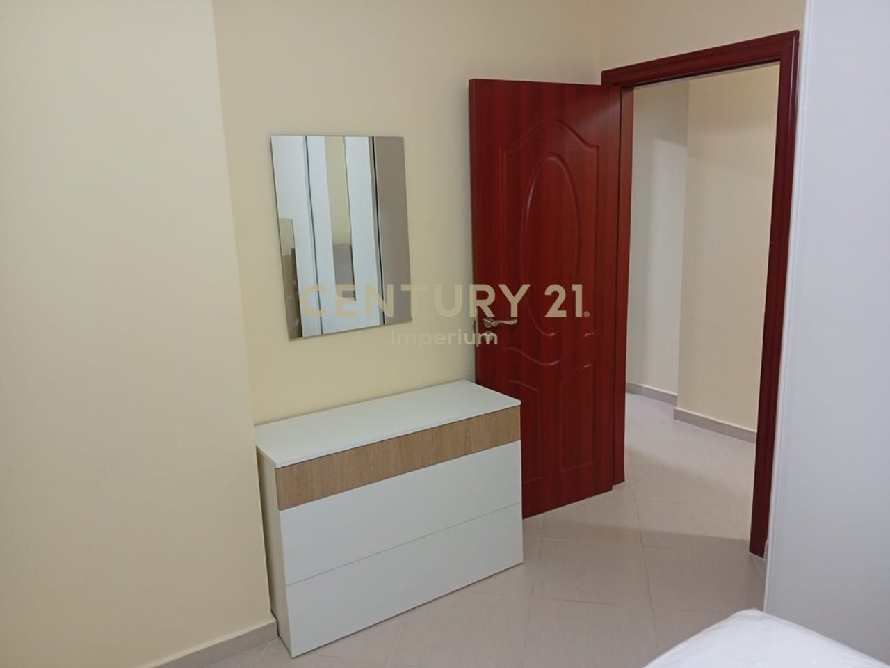 JEPET ME QIRA APARTAMENT 2+1+2, ASTIR, PRANE BAR ARTISTI