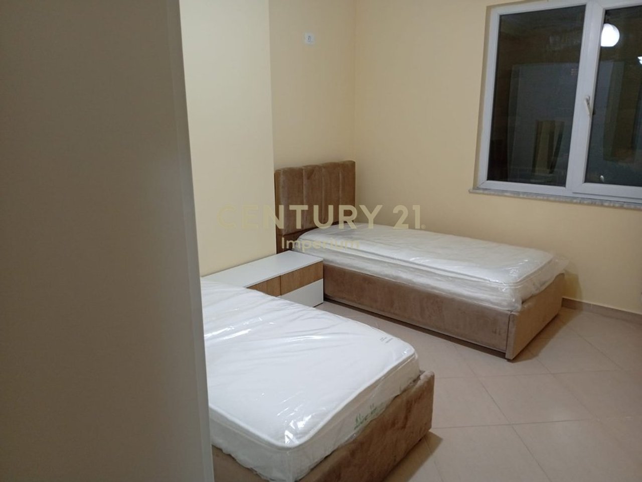 JEPET ME QIRA APARTAMENT 2+1+2, ASTIR, PRANE BAR ARTISTI