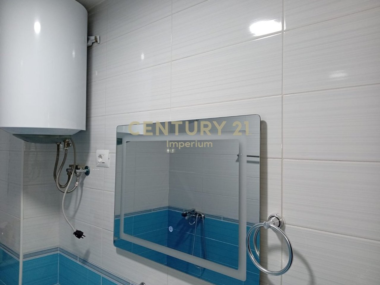 JEPET ME QIRA APARTAMENT 2+1+2, ASTIR, PRANE BAR ARTISTI