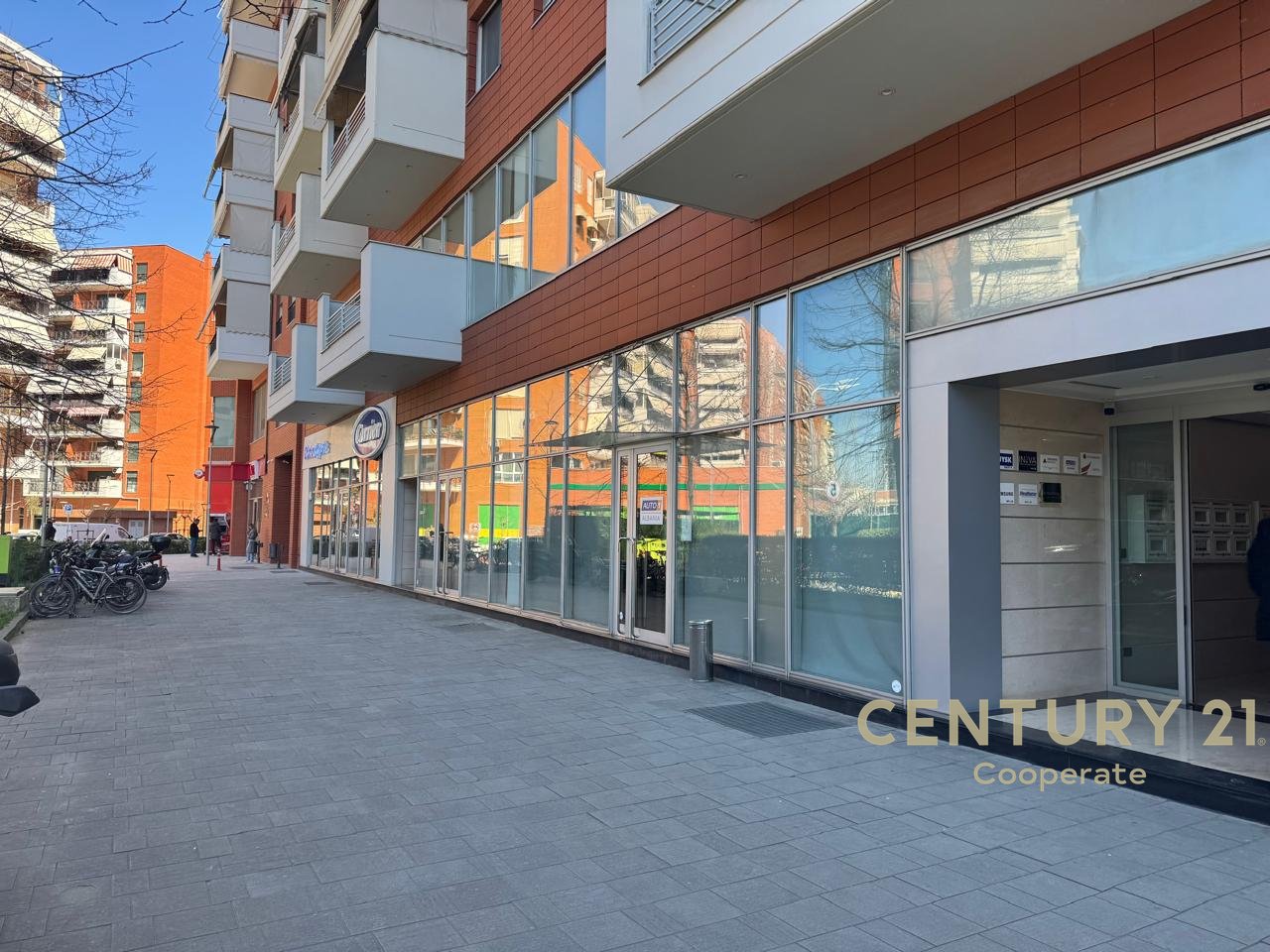 FOR RENT COMMERCIAL SPACE IN DELIJORGJI COMPLEX, TIRANA