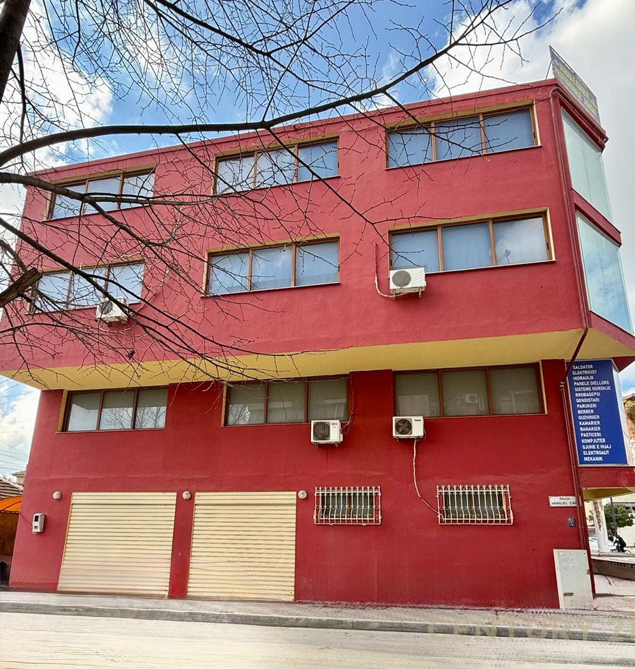 Godine komerciale+Biznes per shitje ne Fier