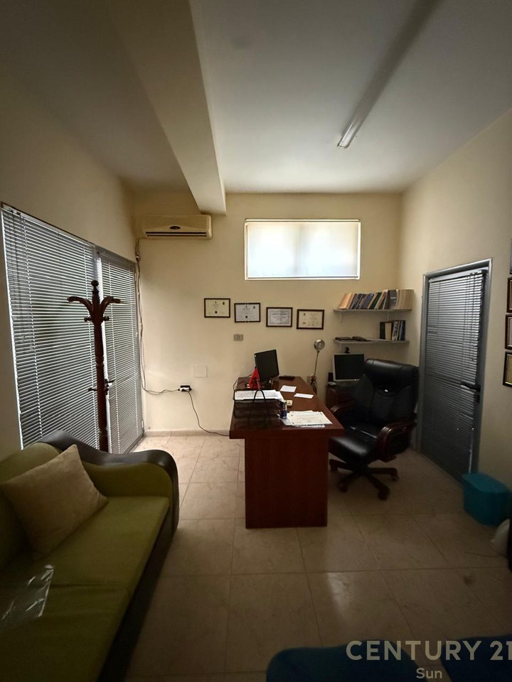 Godine komerciale+Biznes per shitje ne Fier