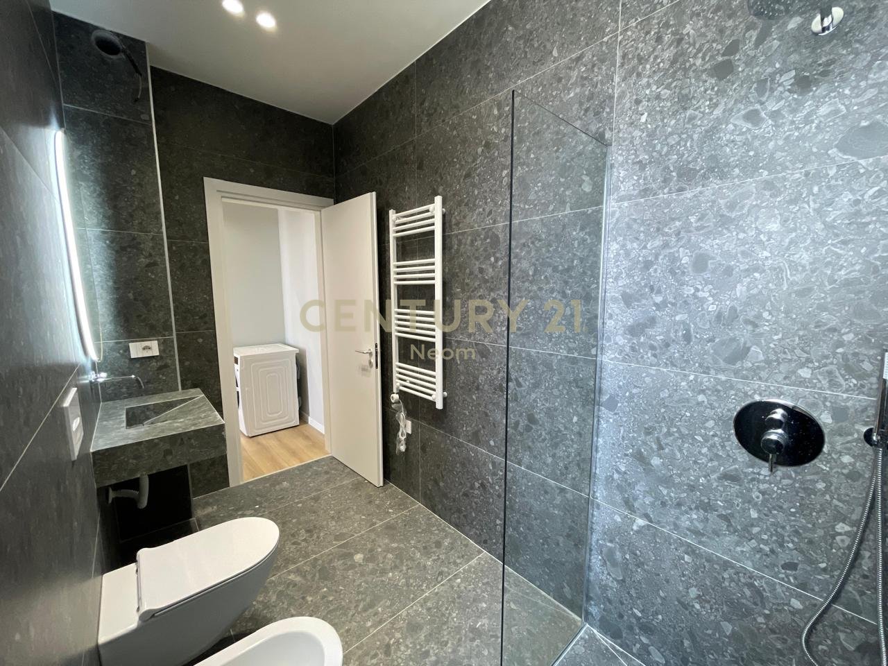 QIRA, APPARTAMENTO PREMIUM 1+1 con POSTO AUTO ‼️