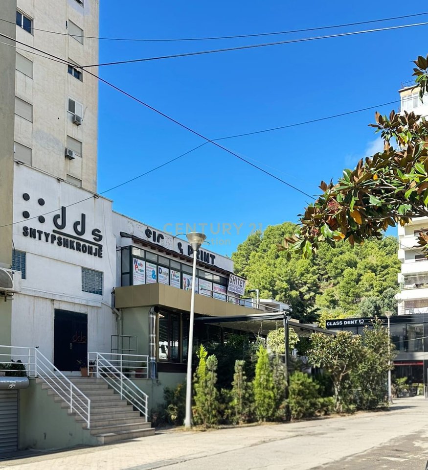 Disponojme per shitje Ambient Biznesi .
Ne rruge kryesore Vollga - Durres