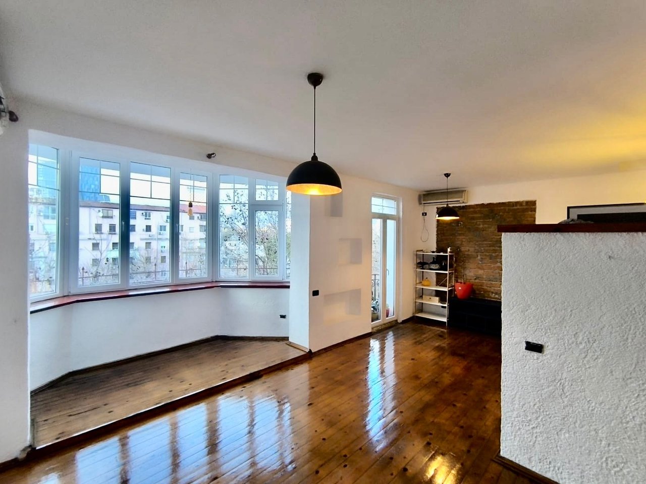 Duplex 2+1+2 Për  Qira në Ish Bllok, Pallatet Agimi, Tiranë