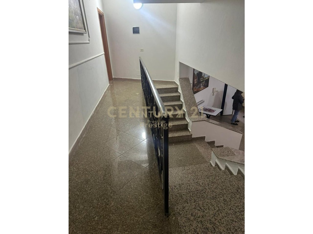 KAT VILE ME QIRA PER ZYRE OSE BANIM, PRANE FAKULTETIT EKONOMIK, TIRANE!