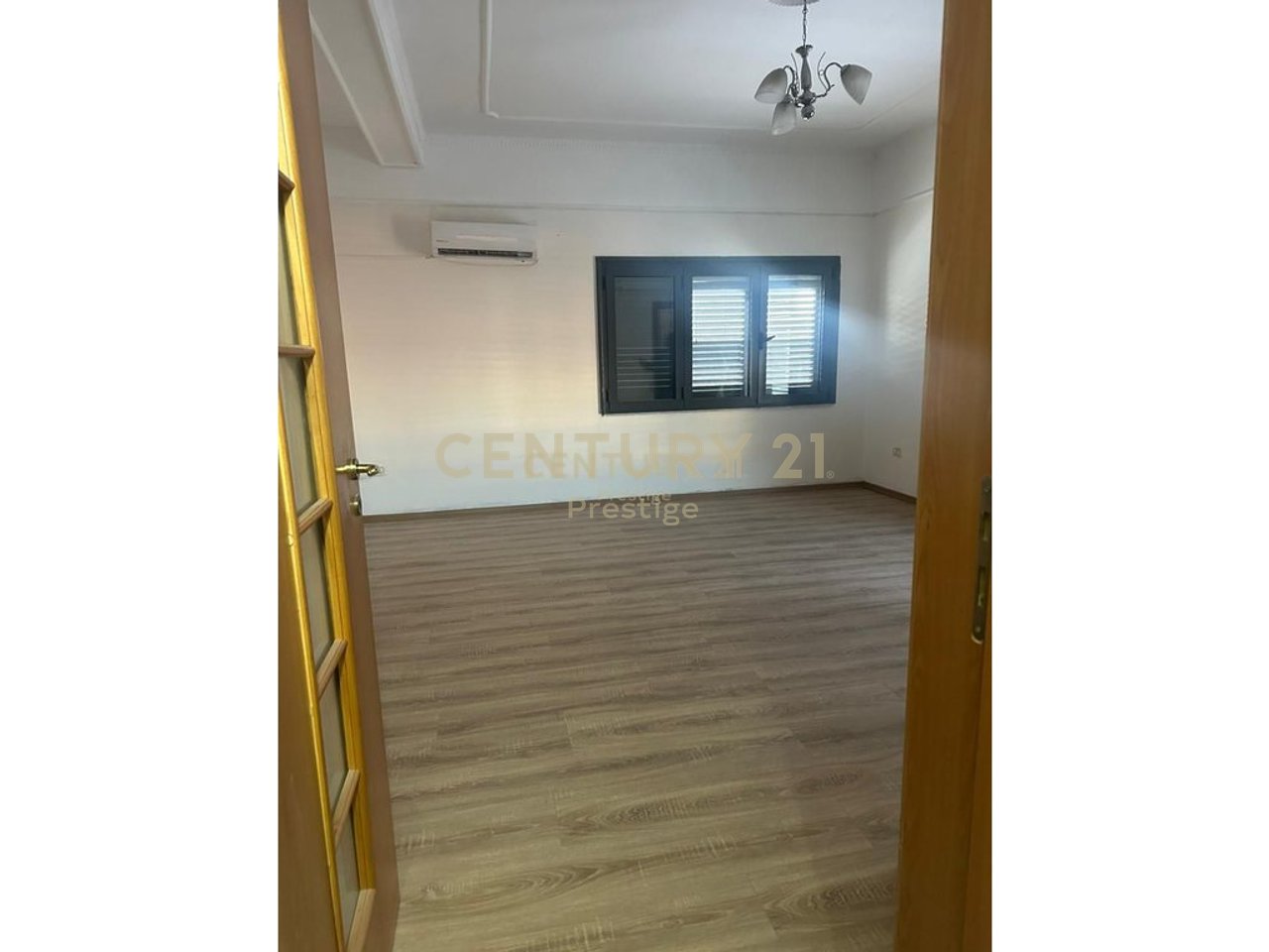 KAT VILE ME QIRA PER ZYRE OSE BANIM, PRANE FAKULTETIT EKONOMIK, TIRANE!