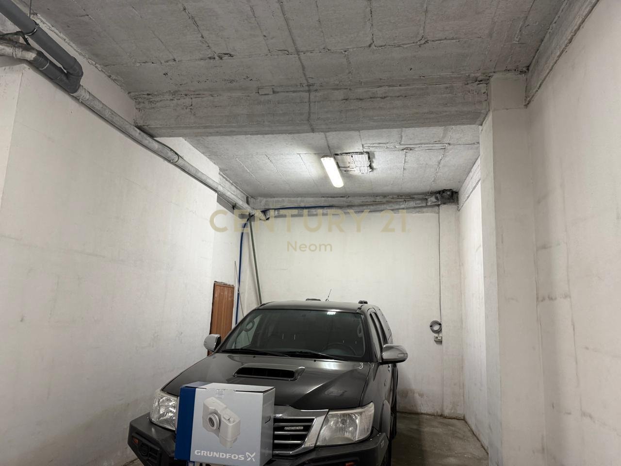 A warehouse is for rent in Astir