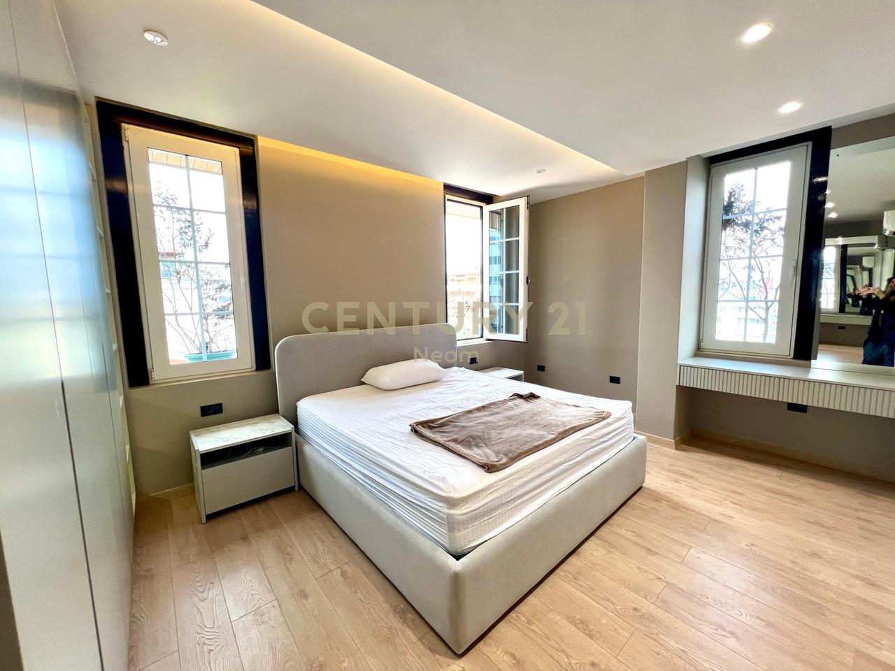 Qira,Kodra e Diellit,Apartament Modern 3+1+2 me post Parkimi