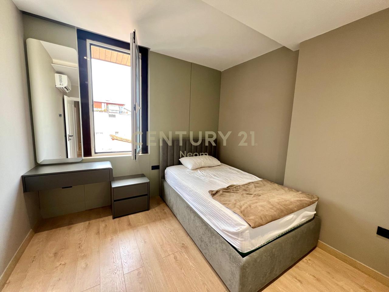 Qira,Kodra e Diellit,Apartament Modern 3+1+2 me post Parkimi