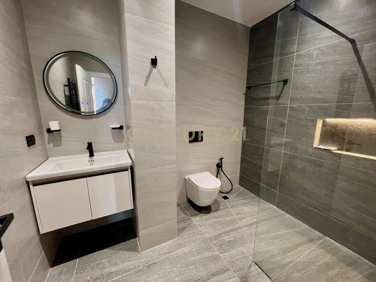 Qira,Kodra e Diellit,Apartament Modern 3+1+2 me post Parkimi