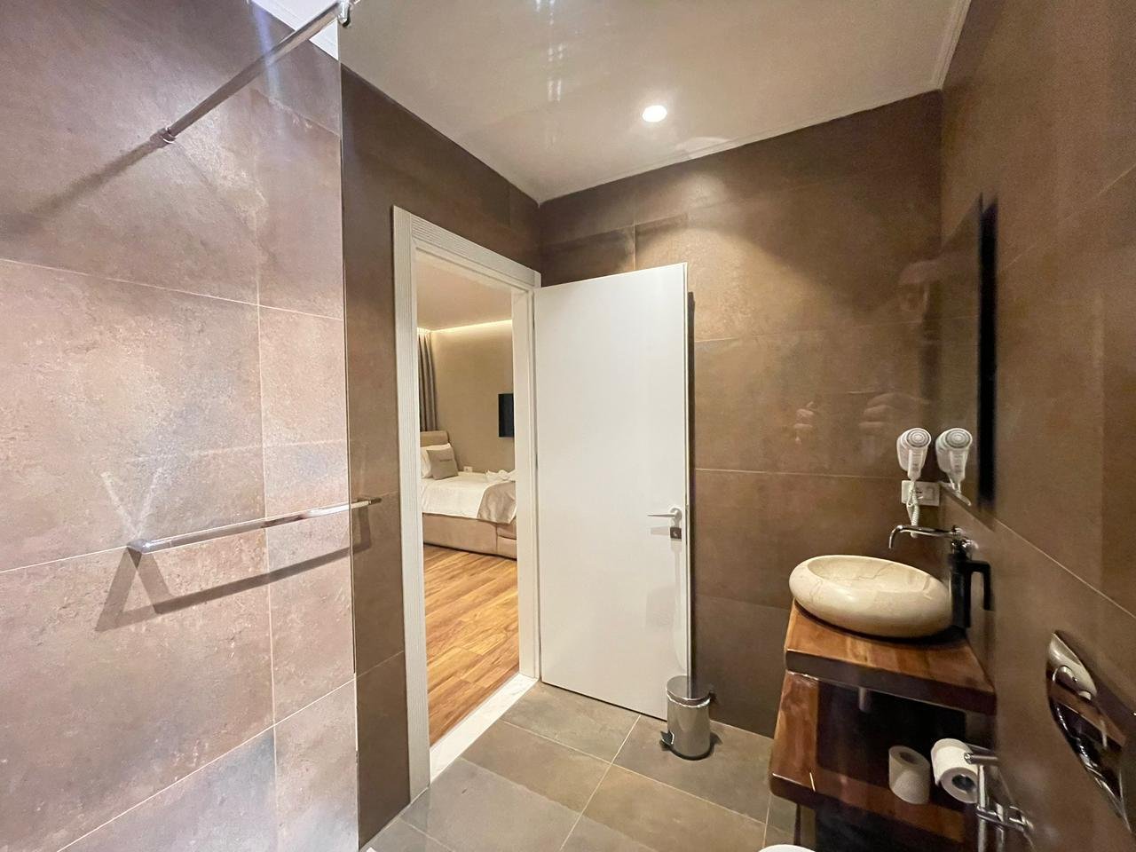 SHITET HOTEL NE VLORE!