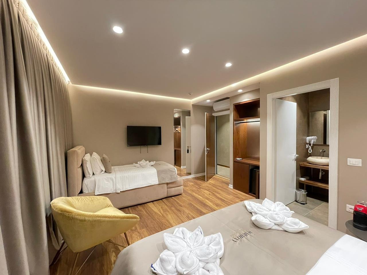 SHITET HOTEL NE VLORE!