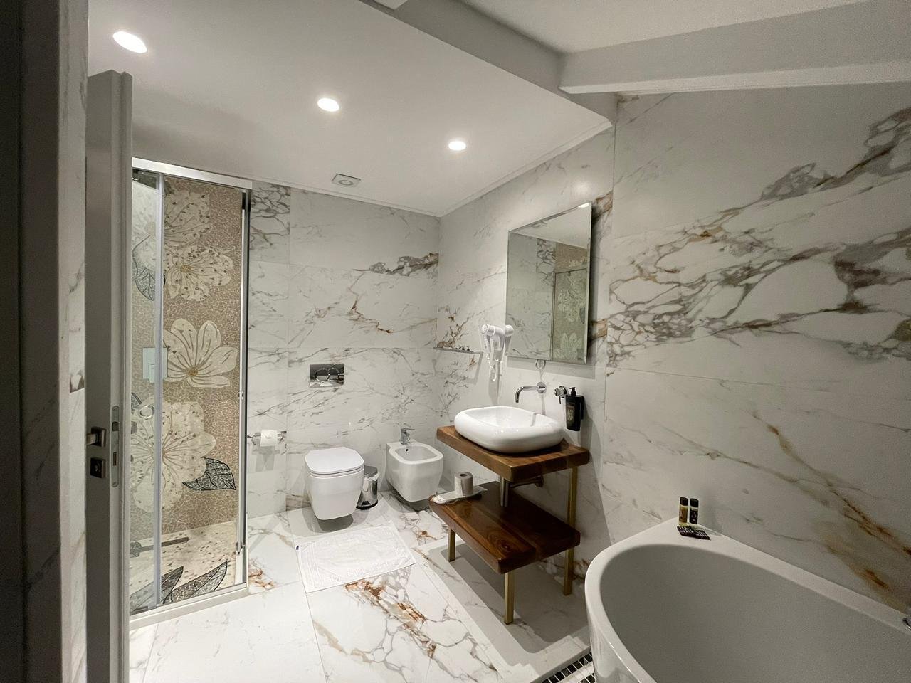 SHITET HOTEL NE VLORE!