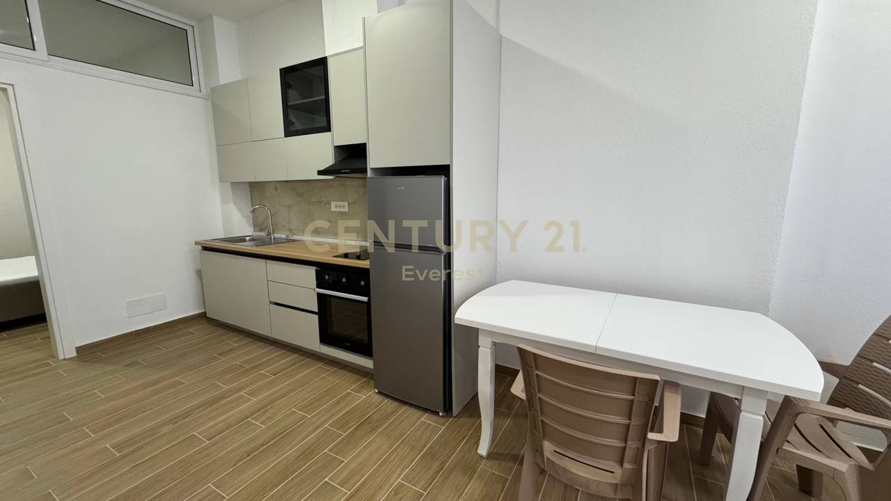 QENDER, APARTAMENT 1+1 PER QIRA