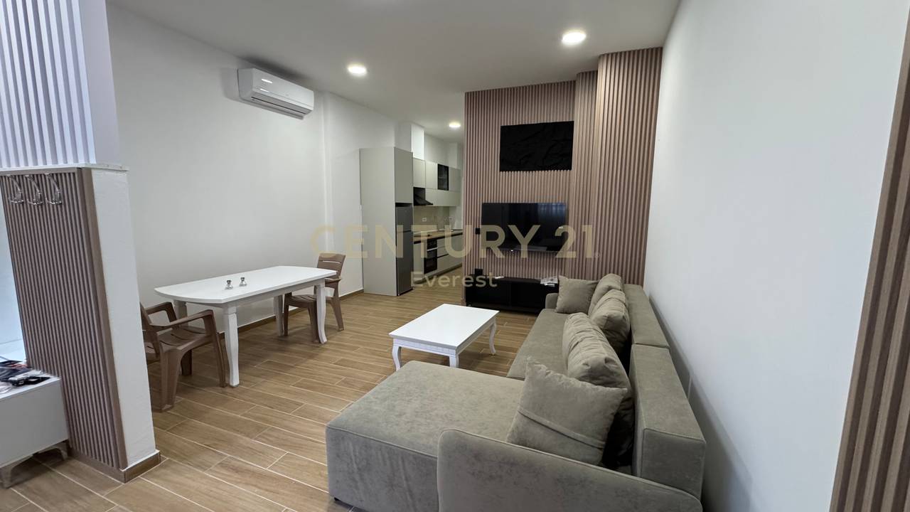 QENDER, APARTAMENT 1+1 PER SHITJE