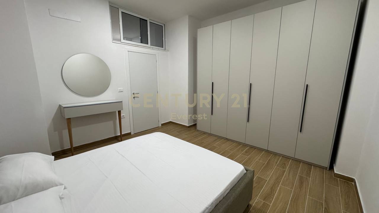 QENDER, APARTAMENT 1+1 PER SHITJE