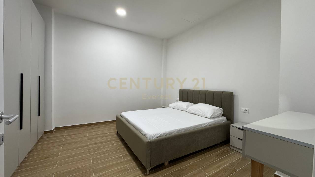 QENDER, APARTAMENT 1+1 PER SHITJE