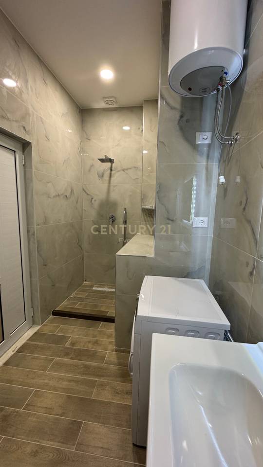 QENDER, APARTAMENT 1+1 PER SHITJE