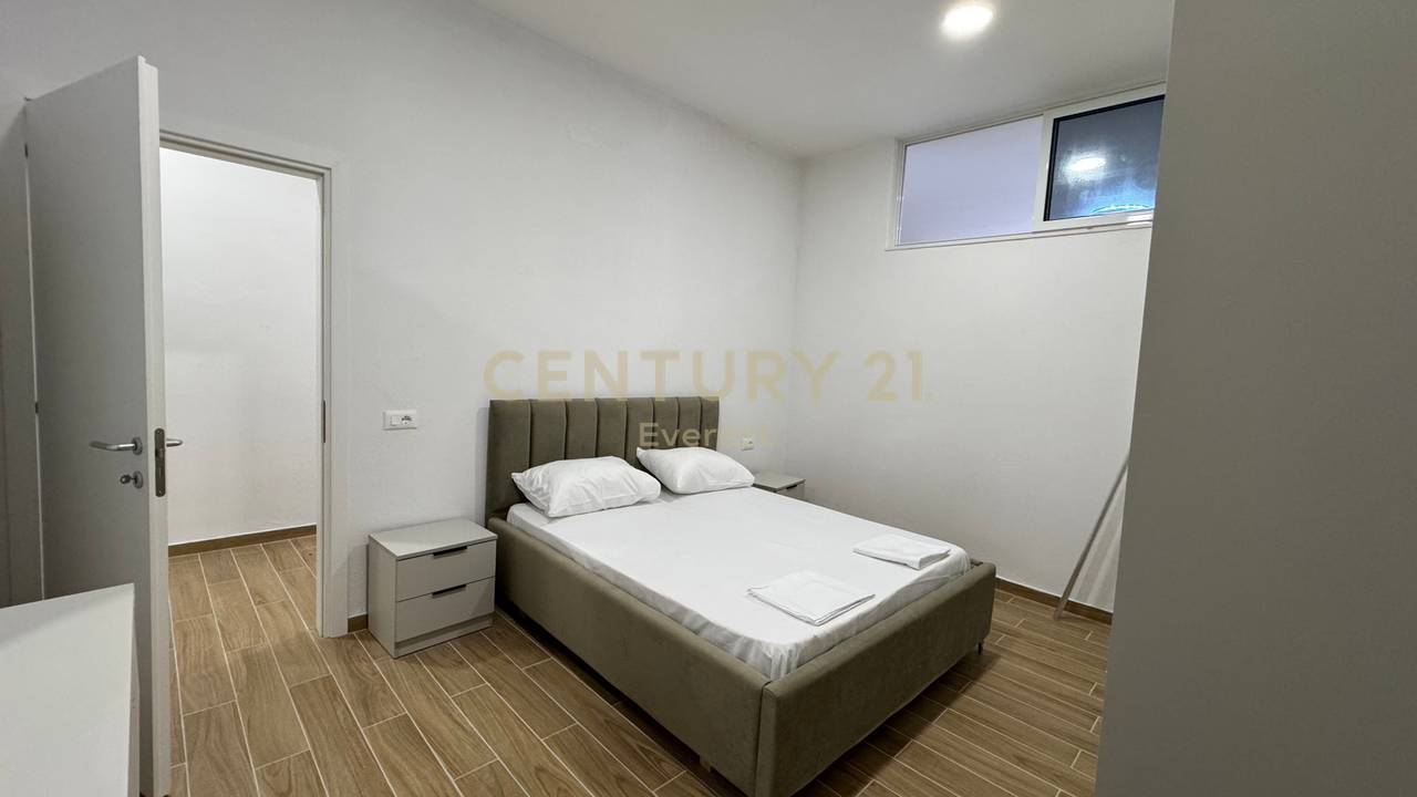 QENDER, APARTAMENT 2+1 PER QIRA