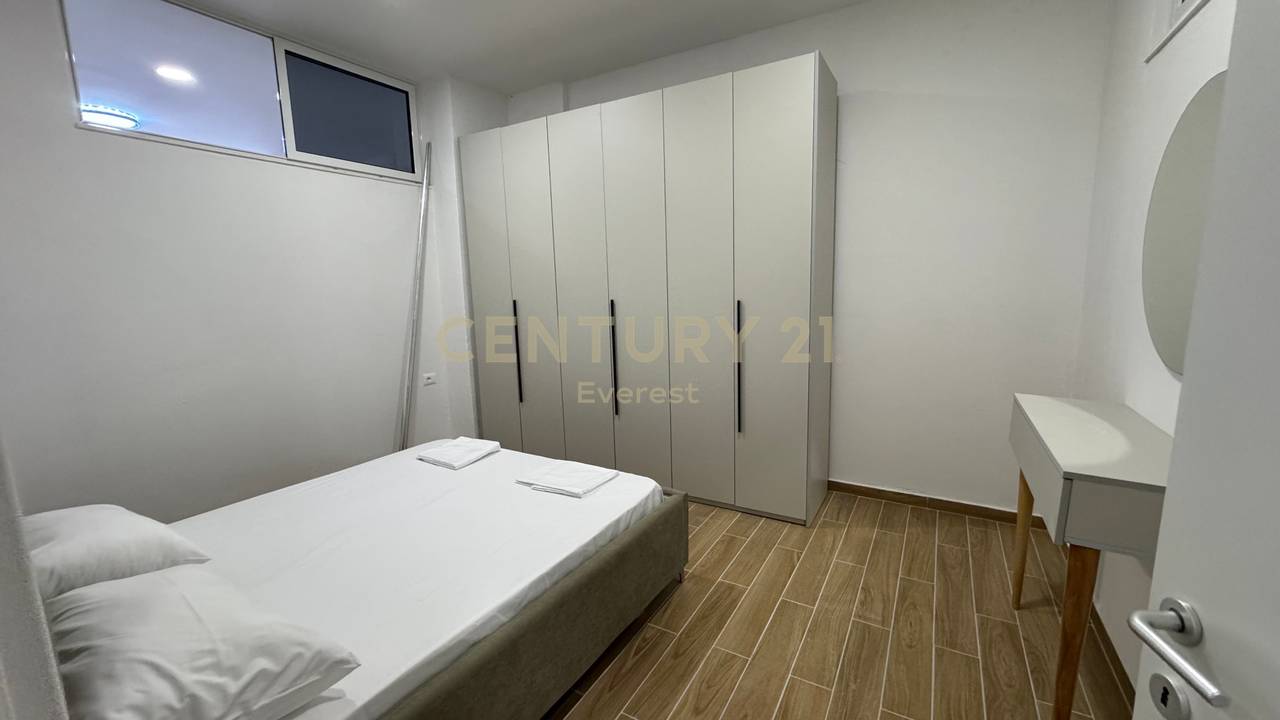 QENDER, APARTAMENT 2+1 PER QIRA