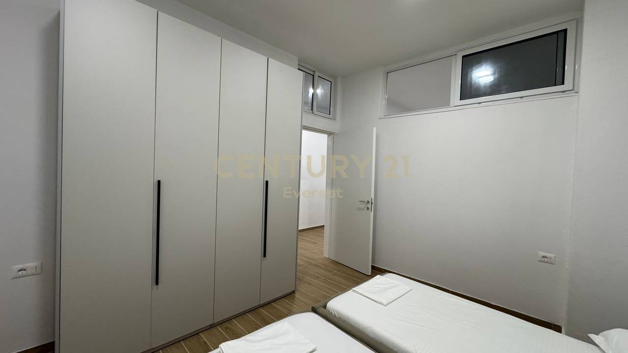 QENDER, APARTAMENT 2+1 PER QIRA