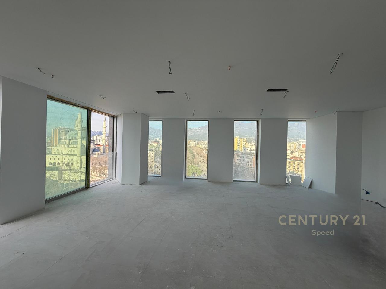 AMBIENT KOMERCIAL PER QIRA TEK DOWNTOWN ONE!